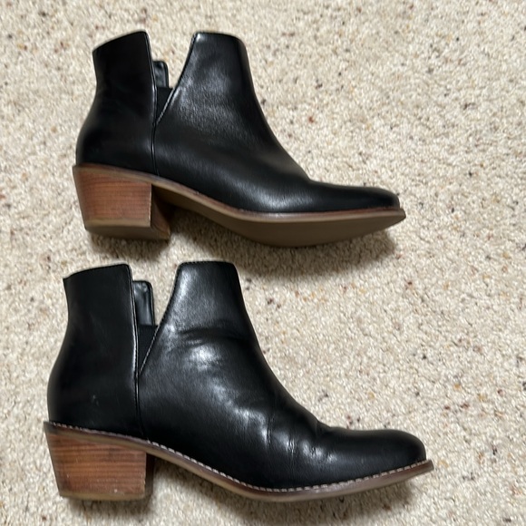 Cole Haan Women's Abbot Ankle Boot size 7B - Picture 3 of 8